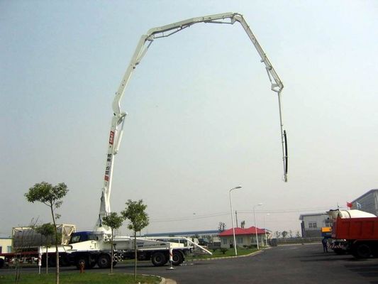 37m Concrete Pump Trucks 6x4 / Truck Mounted Concrete Pump 700L