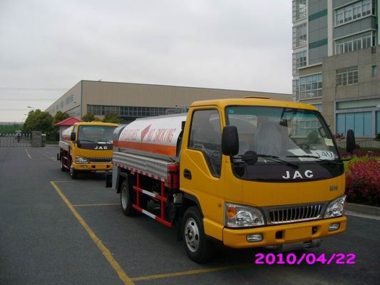 Diesel Delivery 4x2 JAC Mobile Oil Tank Truck , Refuelling Petroleum Tanker Trucks
