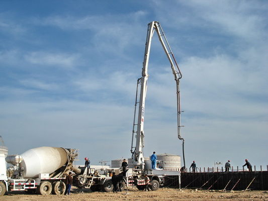 6x4 Mobile 37m Concrete Pump Truck with Germany Rexroth Hydraulic System